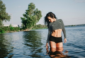 women, brunette, short shorts, belly, river, women outdoors, portrait, pierced navel, red lipstic, kreflection, the gap