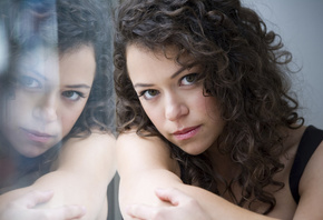 portrait, reflection, curls, Tatiana Maslany