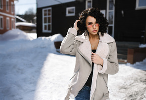 women, snow, coats, women with glasses, necklace, women outdoors, pink lips ...