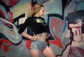 women, portrait, belly, wall, jean shorts, graffiti, sunglasses