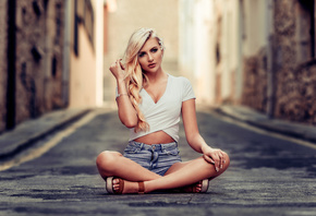 women, Montse Roura, blonde, jean shorts, legs crossed, portrait