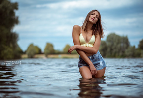 women, portrait, jean shorts, brunette, river, women outdoors, water drops