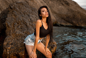 women, Grigoriy Lifin, nipple through clothing, sea, long hair, portrait, jean shorts