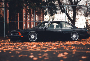 BMW 635 CSi, black