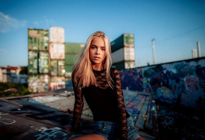 women, blonde, portrait, graffiti, jean shorts, women outdoors