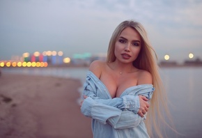 women, blonde, bare shoulders, bokeh, long hair, shirt, boobs, arms crossed, sea, sand, women outdoors