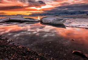 winter, the sky, the sun, clouds, snow, landscape, sunset, mountains, clouds, pebbles, reflection, stones, shore, ice, the evening