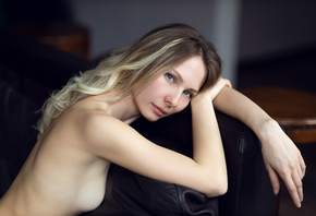 women, blonde, blue eyes, boobs, portrait, couch