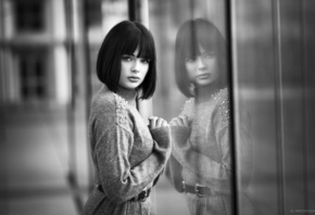 Marie Grippon, women, portrait, belt, glass, reflection, Lods Franck, monochrome