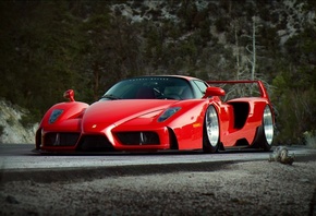 ,   Ferrari Ferrari Enzo .,  