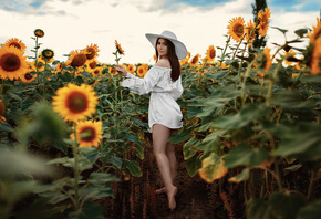 women, hat, sunflowers, brunette, looking at viewer, women outdoors, smiling, sky, clouds