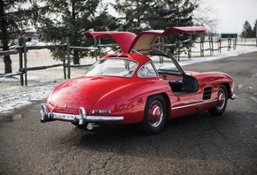 1950s Mercedes, 300SL, Gullwing sells, for, 830, 000