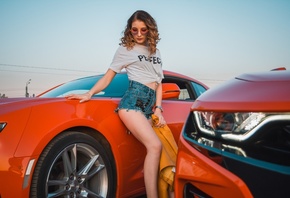 women, women with cars, jean shorts, white t-shirt, watch, women outdoors, curly hair, sky, Chevrolet