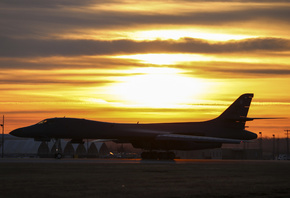 Rockwell B-1 Lancer, B-1B, Supersonic strategic heavy bomber, United States Air Force, evening, sunset, military airfield
