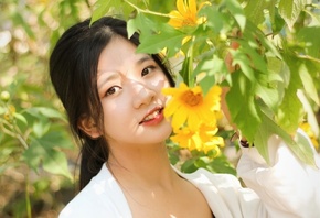 Girl, beauty, Vietnam, Phuong Linh, VuNguyen2020, Red lipstick, black hair, pine hill, vintage, flowers, sun flower, smile