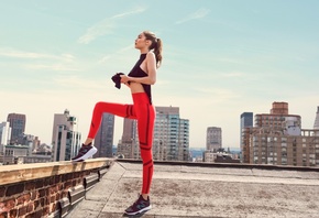 , Reeboks Rise Beyond Campaign, Gigi Hadid, running shoes