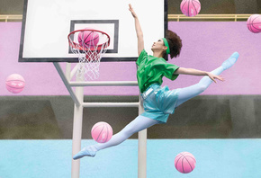 Hong Kong, Ballet, dancers on basketball