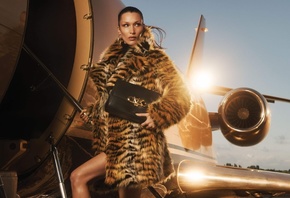 Michael Kors, 2022 Autumn Winter Collection, Bella Hadid, luxury jet