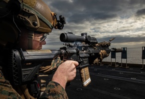 Marine Corps, assault ship USS Kearsarge, Assault Rifle, HK417