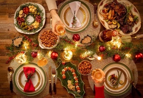 Christmas Feast Table with Almonds, Christmas hustle, traditional Christmas ...