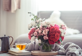 modern living room interior, artificial flower vase, Roses