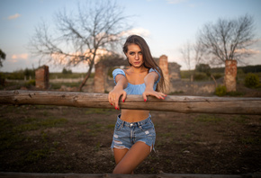 women, jean shorts, trees, belly, red nails, fence, sky, women outdoors, Dmitry Shulgin