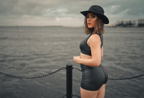 women, hat, women outdoors, looking at viewer, sea, black clothing, black hat, chains, eyeliner, fence