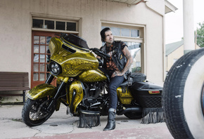 Yelawolf, Harley Davidson Street Glide, custom