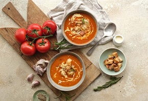 Smoky Tomato Soup, Tomatoes, Garlic Cloves, Croutons, cream