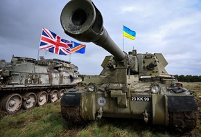 military training, Ukrainian soldiers, England, armoured self-propelled art ...