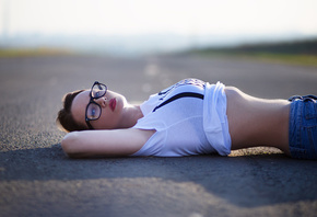 women with glasses, jeans, blonde, lying on back, women outdoors, , model, road, red lipstick, sky, depth of field, on the floor