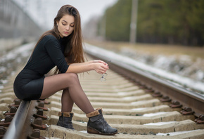 Linha do Trem, Mulher, Linda, Sentada, Morena, Linda