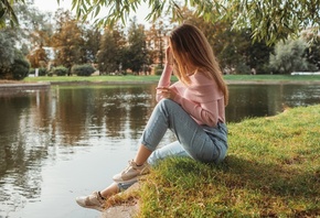 , women indoors, brunette, lake, nature, jeans, sitting, women, sneakers, pink sweater, model, sweater, sky, 