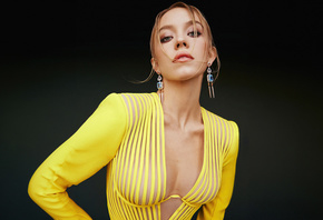 Sydney Sweeney, earrings, yellow dress, blonde, actress