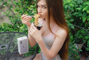 Karina Kozyreva, ramen, brunette, soup, , model, women outdoors, long hair, sitting, sportswear, legs crossed, shorts, eating, ramen