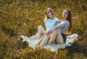 grass, blonde, two women, women outdoors, field, shorts, brunette, plants, , sitting, women, long hair, red lipstick, model, nature, 