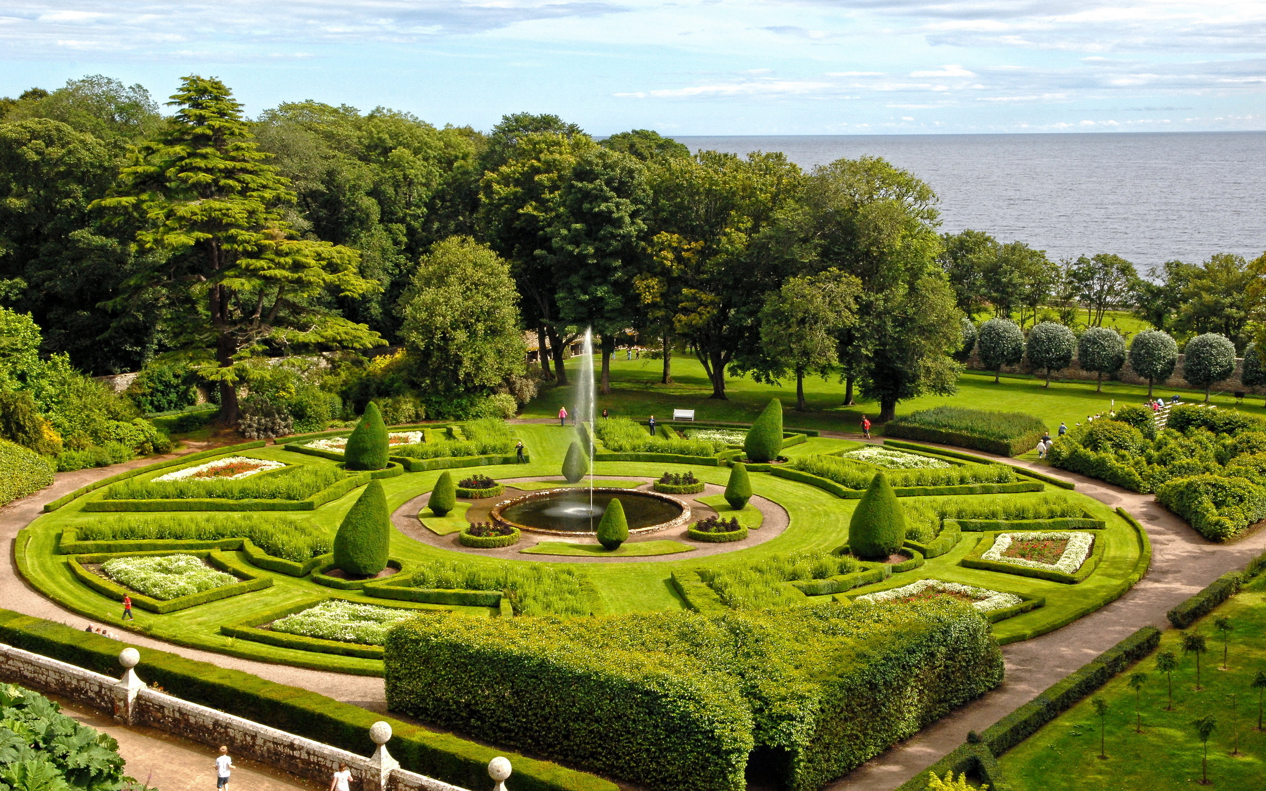 dunrobin castle gardens uk,  