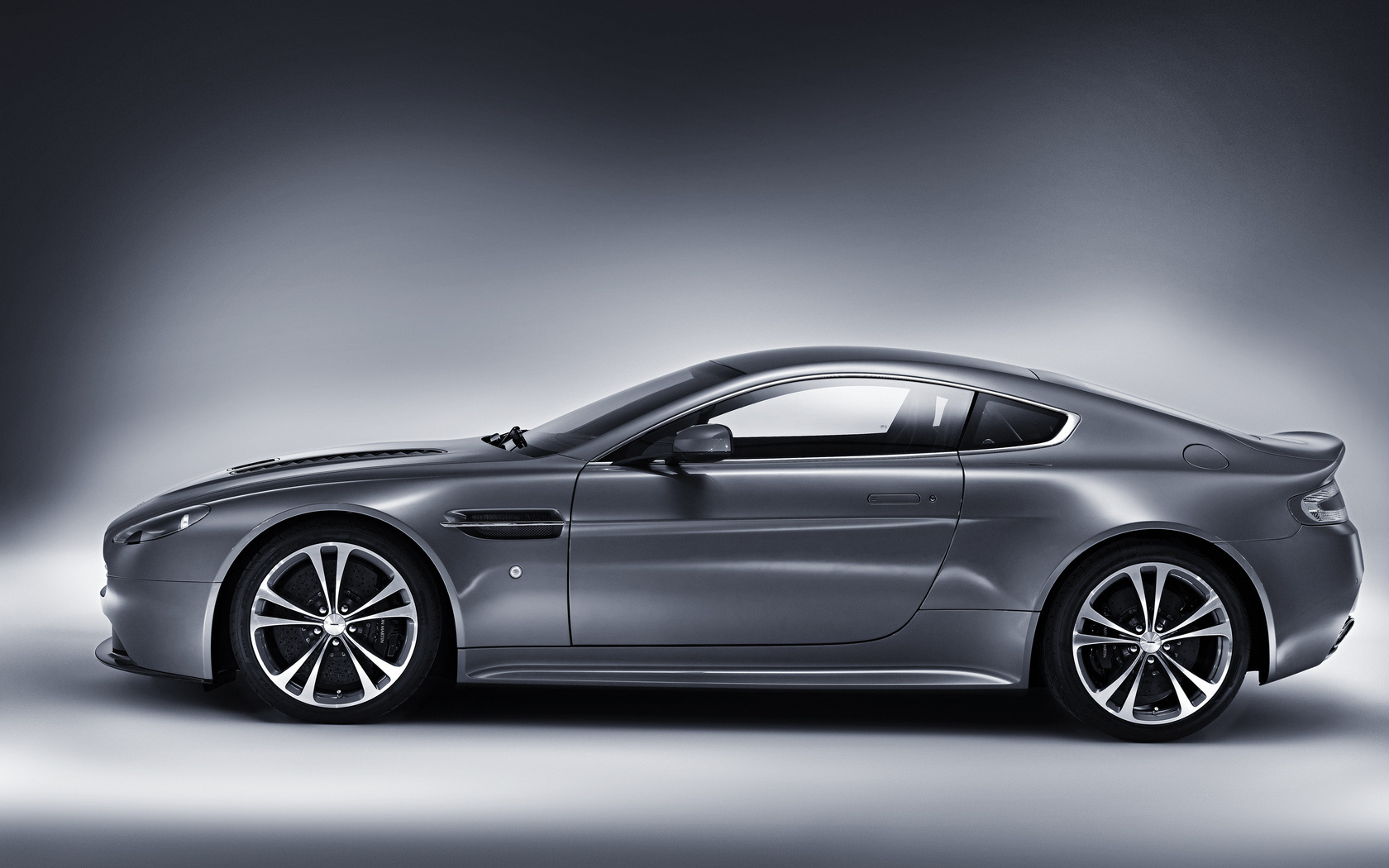 , aston martin, vantage, v12