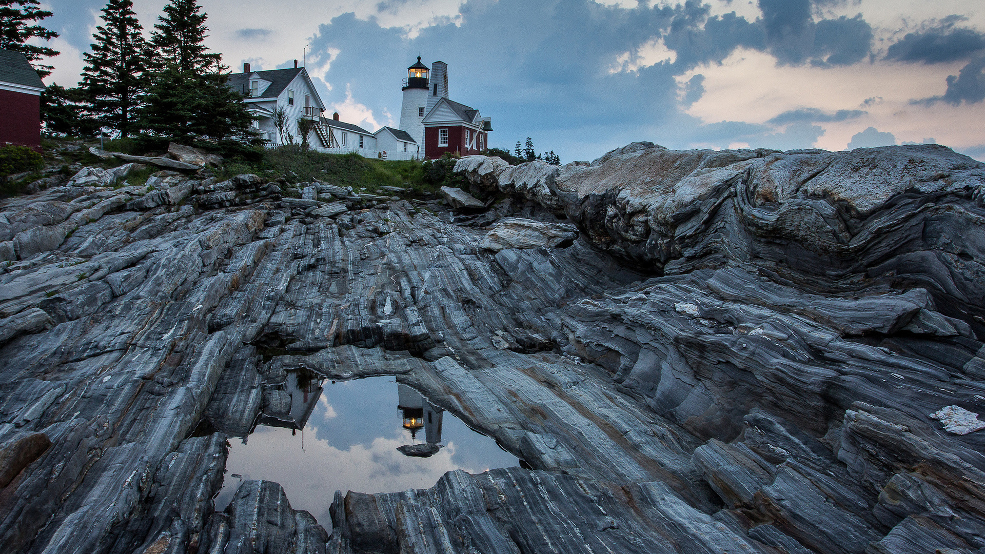 Картинки pemaquid point lighthouse, bristol, скалы, сша, небо, мэн, john  clay photography, облака, maine, штат, дома, залив атлантического океана,  маяк, отражения, лужи, united states - обои 1920x1080, картинка №54580