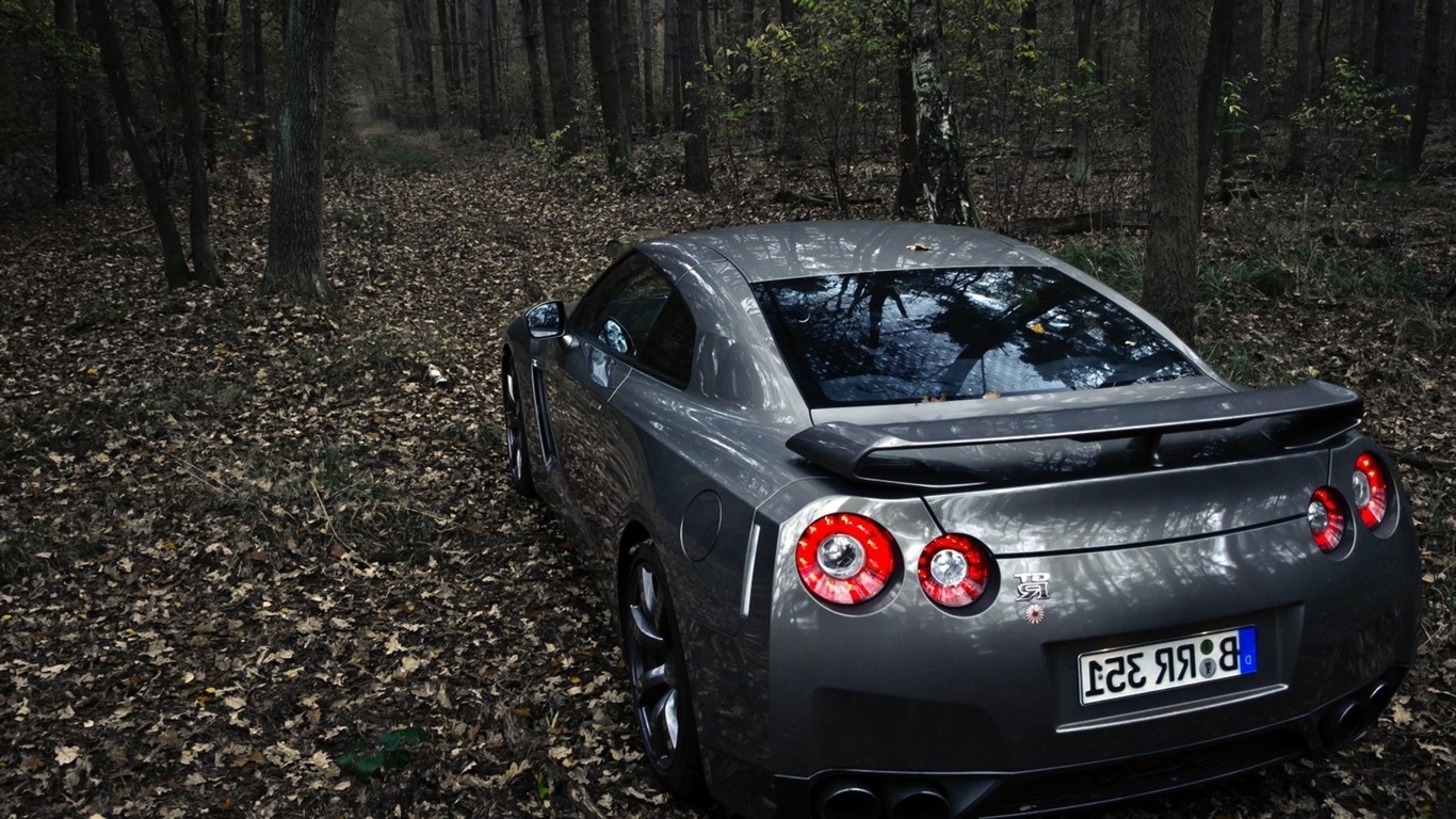 Картинки nissan gtr, машина, дорога, лес - обои 1366x768, картинка №61455