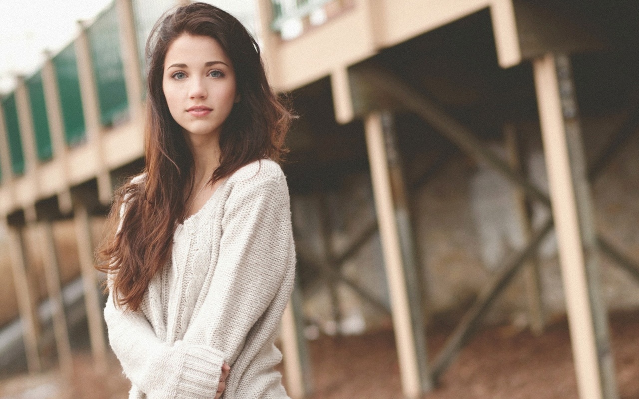 emily rudd, , 