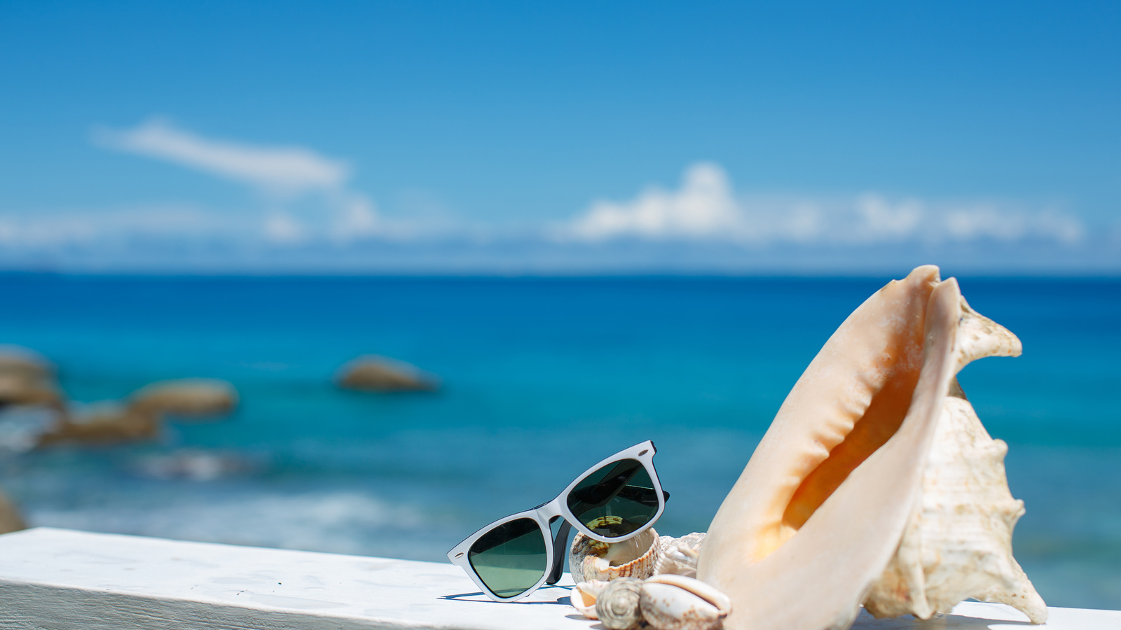 summer, vacation, beach, accessories, glasses, sun, shells, blue sky, sea