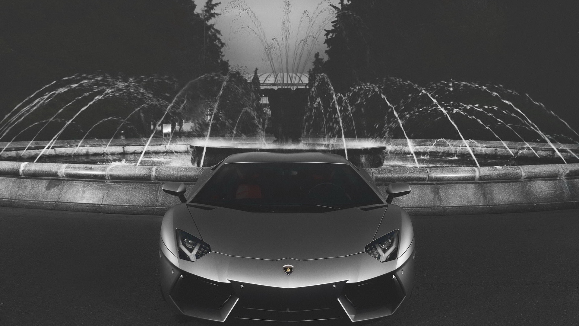 Картинки ламборгини, aventador, lamborghini, черно белый фон, суперкар,  паркинг, фонтан, красиво, тема, спорткар - обои 1920x1080, картинка №105484