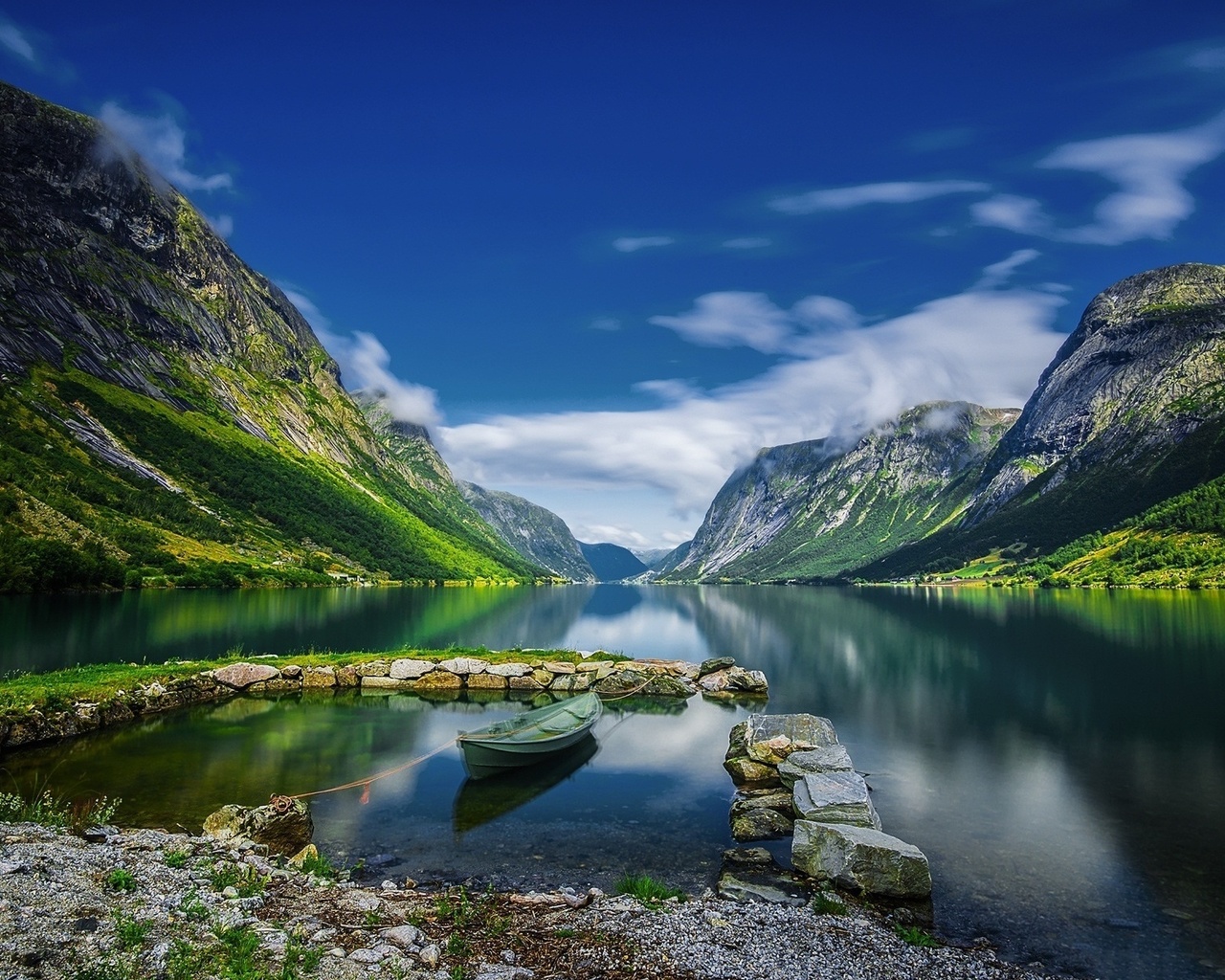 Norway nature vitamin. Гейрангер, Норвегия. Красивые картинки фьордов. Среди горы. Фотообои 3д с природой Норвегии.