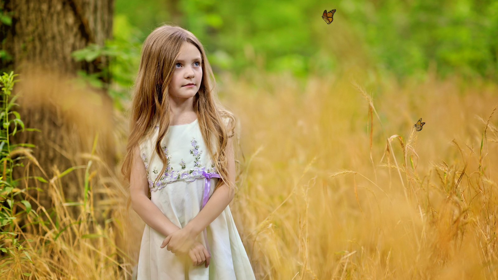 tyni, girl, grass, look