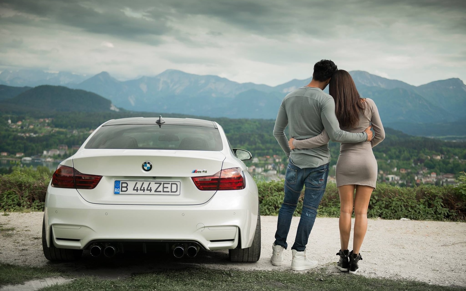 Картинки качиваний: 0 скачать оригинал: 2048x1367 bmw, m4, f82, парень,  девушка, пара, пейзаж, горы - обои 1920x1200, картинка №137584