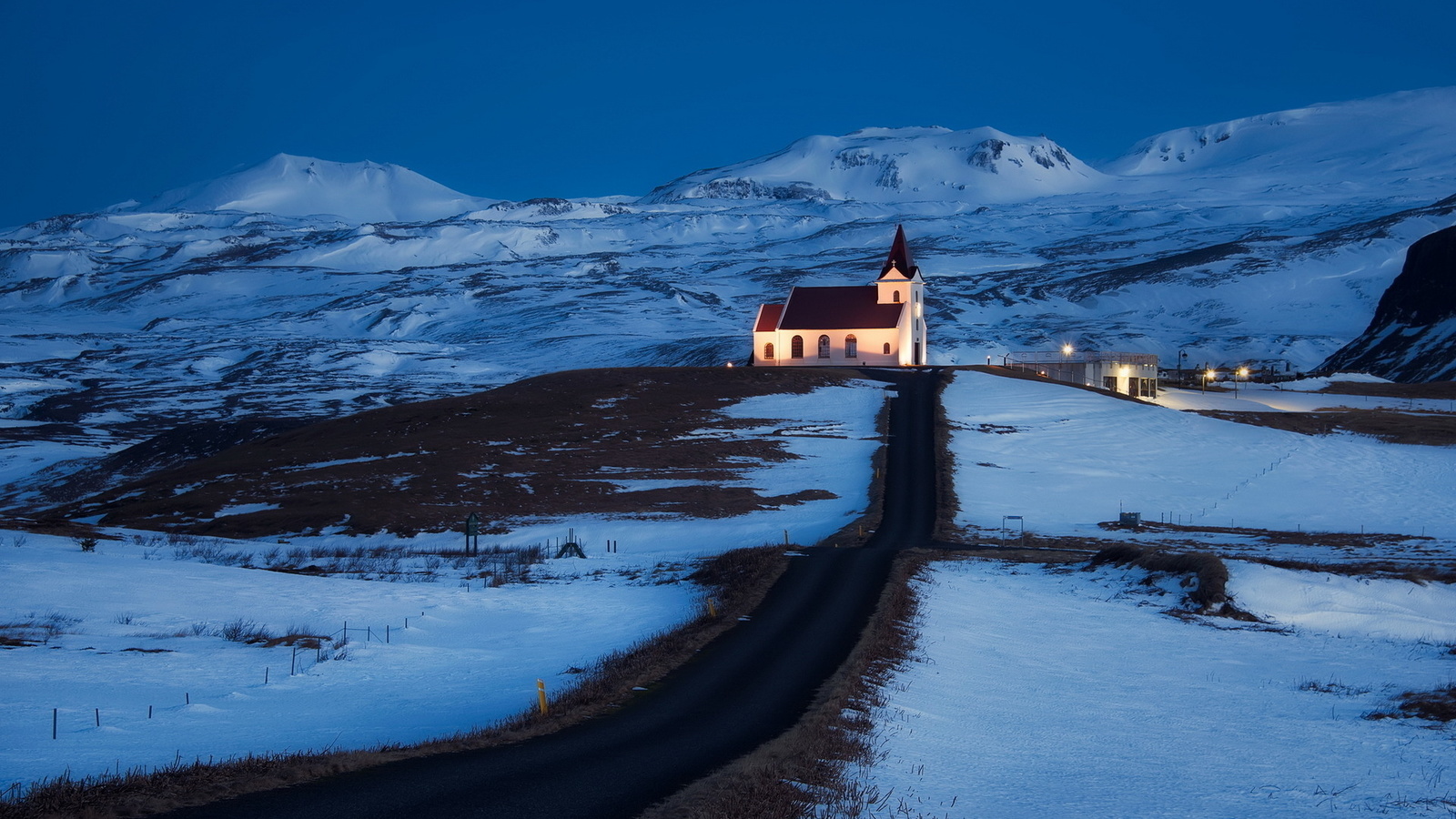 iceland, snaefellsnesog hnappadalssysla, grundarfjoerdur, lonely church