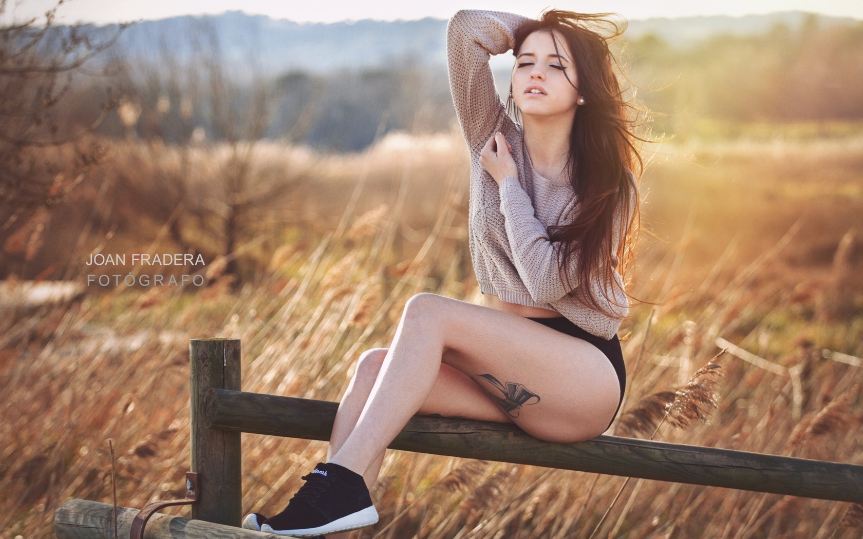 mireya, natural, light, sexy, tattoo, wind