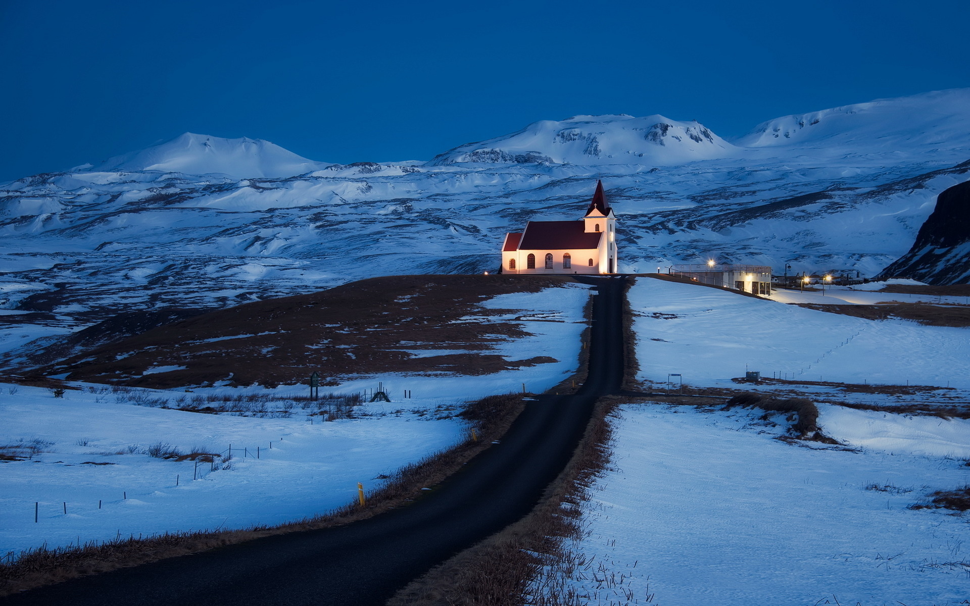 iceland, snaefellsnesog hnappadalssysla, grundarfjoerdur, lonely church