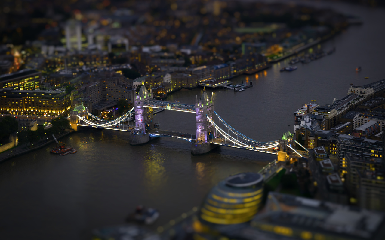 london bridge, , , tiltshift, selective focus